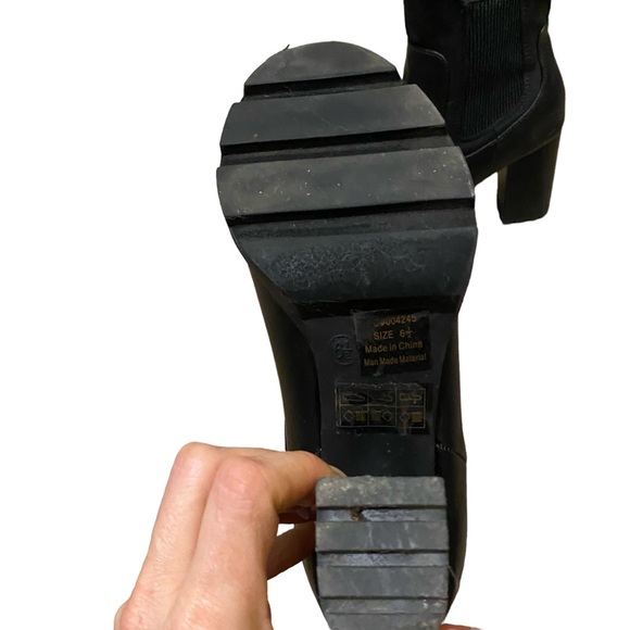 Journee Islana Comfort Foam Stacked Heel Boot - Picture 6 of 8